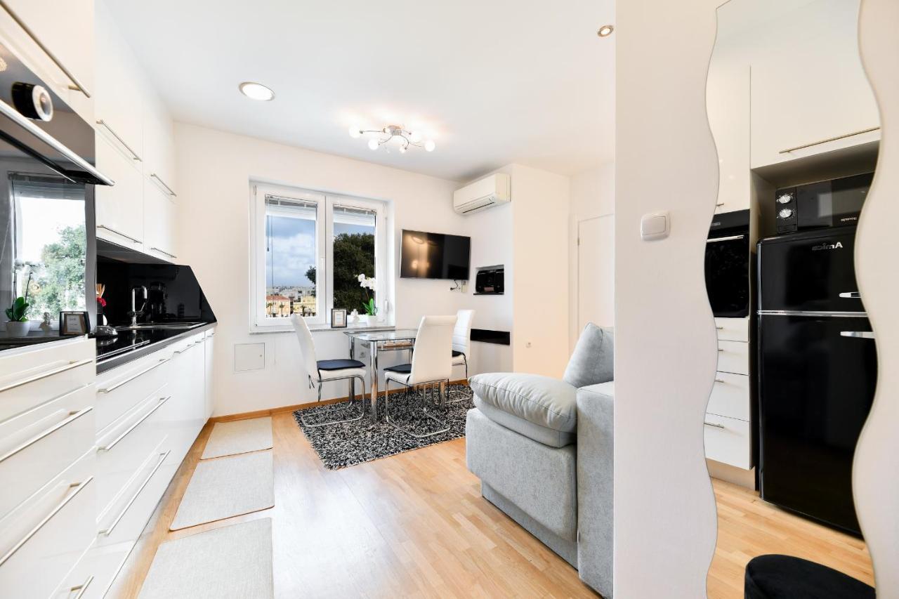 Lauris Luxury Apartment Zara Esterno foto