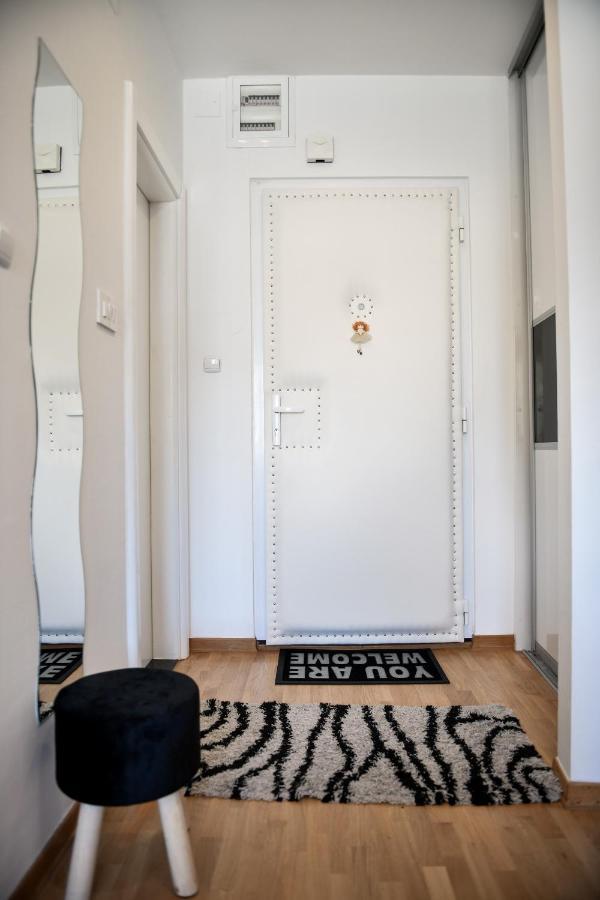 Lauris Luxury Apartment Zara Esterno foto