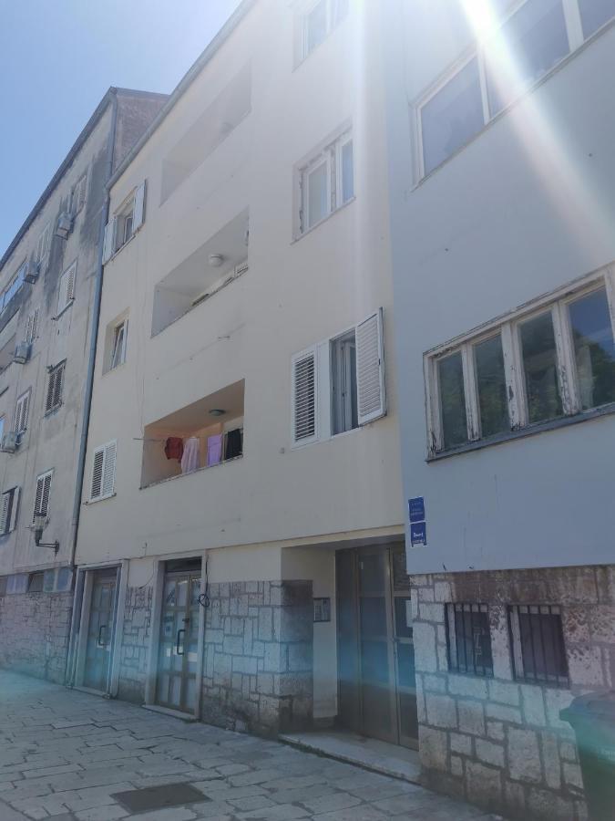 Lauris Luxury Apartment Zara Esterno foto