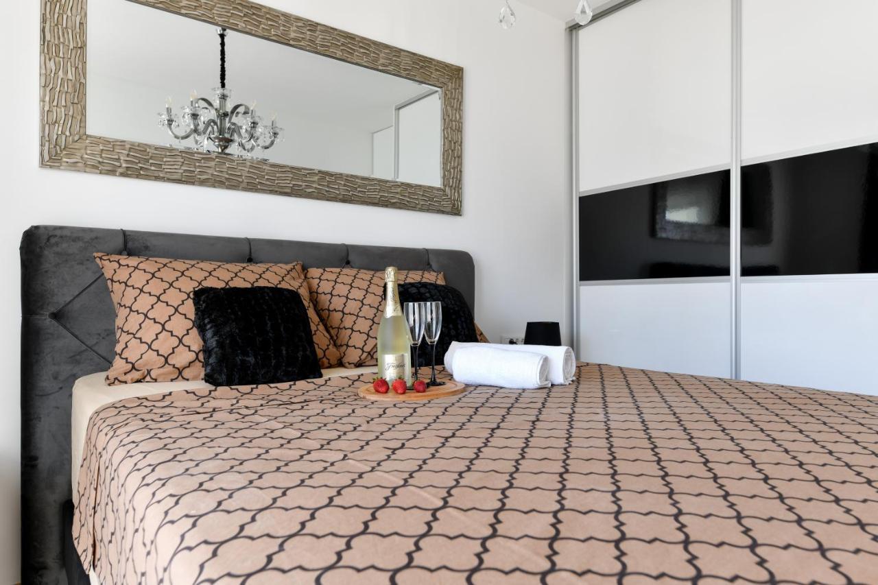 Lauris Luxury Apartment Zara Esterno foto